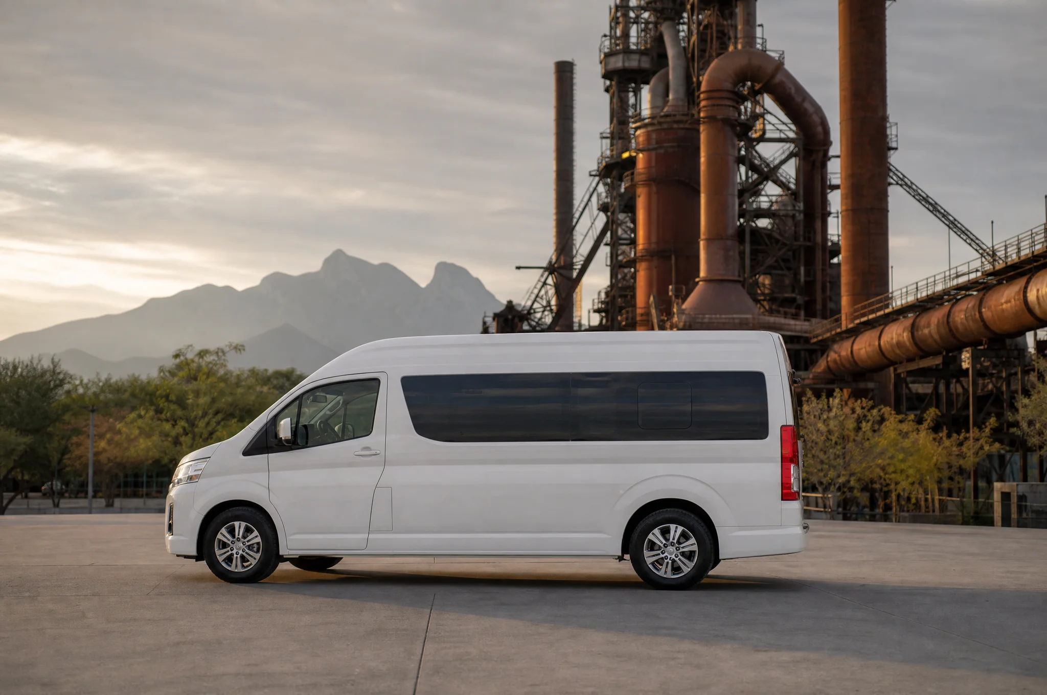 Toyota HiAce — Avalon Servicios